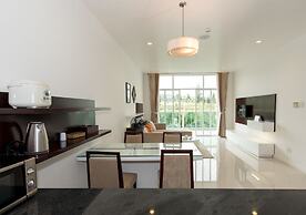 Garden view Apartment - 2 mins to beach