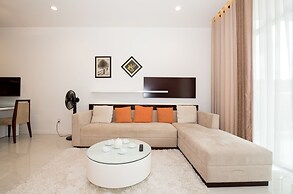 Garden view Apartment - 2 mins to beach