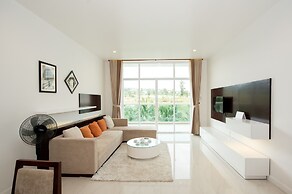 Garden view Apartment - 2 mins to beach