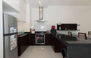 Garden view Apartment - 2 mins to beach