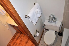 Fox Pine Lodge Hotel Room 2