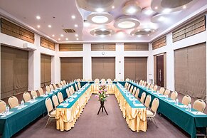 Leaves Valley Resort