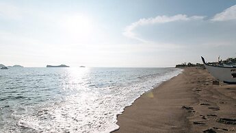 Megan's Paradisio Beach Resort