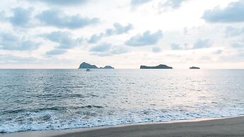 Megan's Paradisio Beach Resort