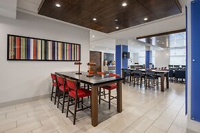 Holiday Inn Express & Suites Kelowna - East by IHG