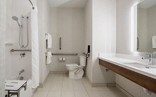 Holiday Inn Express & Suites Kelowna - East by IHG