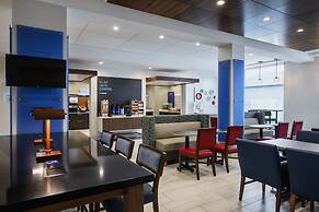 Holiday Inn Express & Suites Kelowna - East by IHG
