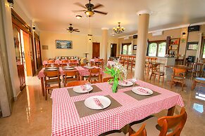 Riviera Hotel & Resort Kep