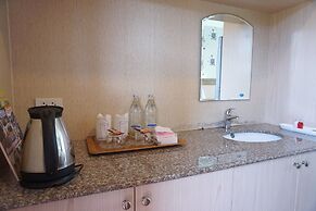 Phuruaboutique Hotel & Saunas