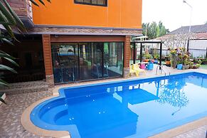 Phuruaboutique Hotel & Saunas