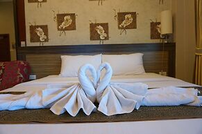 Phuruaboutique Hotel & Saunas