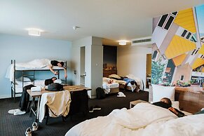 Rotterdam Teleport Hotel