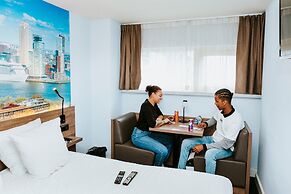 Rotterdam Teleport Hotel