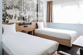 Rotterdam Teleport Hotel