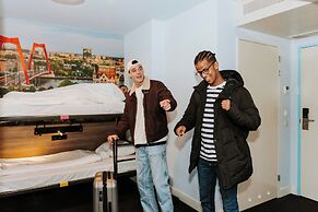 Rotterdam Teleport Hotel