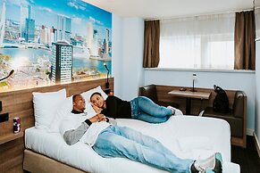 Rotterdam Teleport Hotel