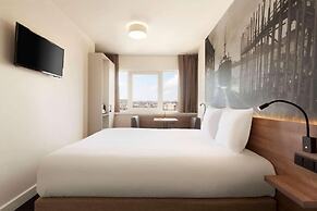Rotterdam Teleport Hotel