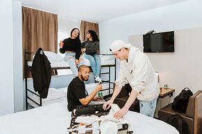 Rotterdam Teleport Hotel