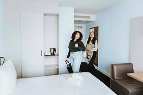 Rotterdam Teleport Hotel