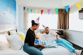 Rotterdam Teleport Hotel