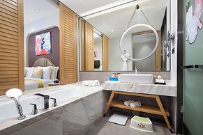 Crowne Plaza Qingdao Oriental Movie Metropolis by IHG