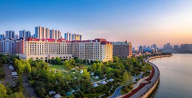 Crowne Plaza Qingdao Oriental Movie Metropolis by IHG