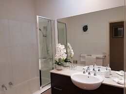 Healesville House - Fig Tree House