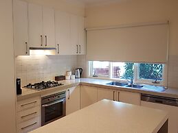 Healesville House - Fig Tree House