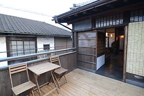 Taketa station hostel cue