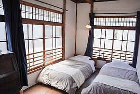 Taketa station hostel cue