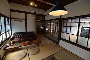 Taketa station hostel cue