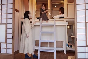 Taketa station hostel cue