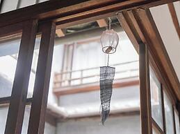 Taketa station hostel cue