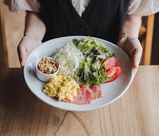 Taketa station hostel cue