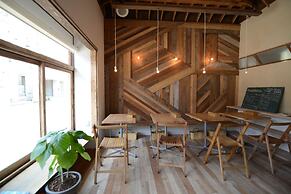 Taketa station hostel cue