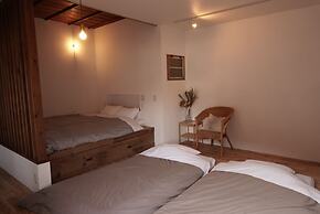 Taketa station hostel cue