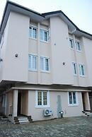 Grandbee Apartment and Residence