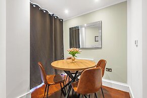 Two Bedroom Apartment in Limehouse