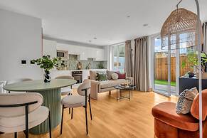 Two Bedroom Apartment in Limehouse