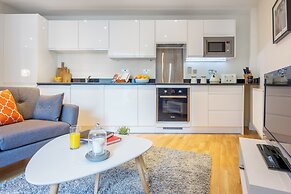 Two Bedroom Apartment in Limehouse