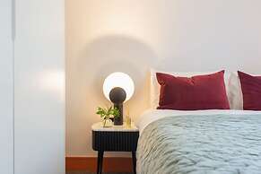 Two Bedroom Apartment in Limehouse
