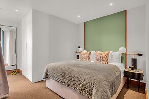 Two Bedroom Apartment in Limehouse