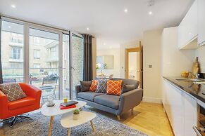 Two Bedroom Apartment in Limehouse