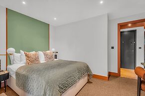 Two Bedroom Apartment in Limehouse