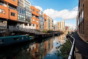 Two Bedroom Apartment in Limehouse