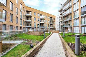 Two Bedroom Apartment in Limehouse