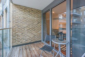 Two Bedroom Apartment in Limehouse