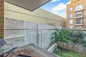 Two Bedroom Apartment in Limehouse