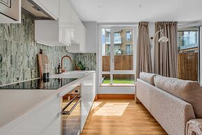 Two Bedroom Apartment in Limehouse