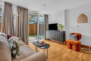 Two Bedroom Apartment in Limehouse